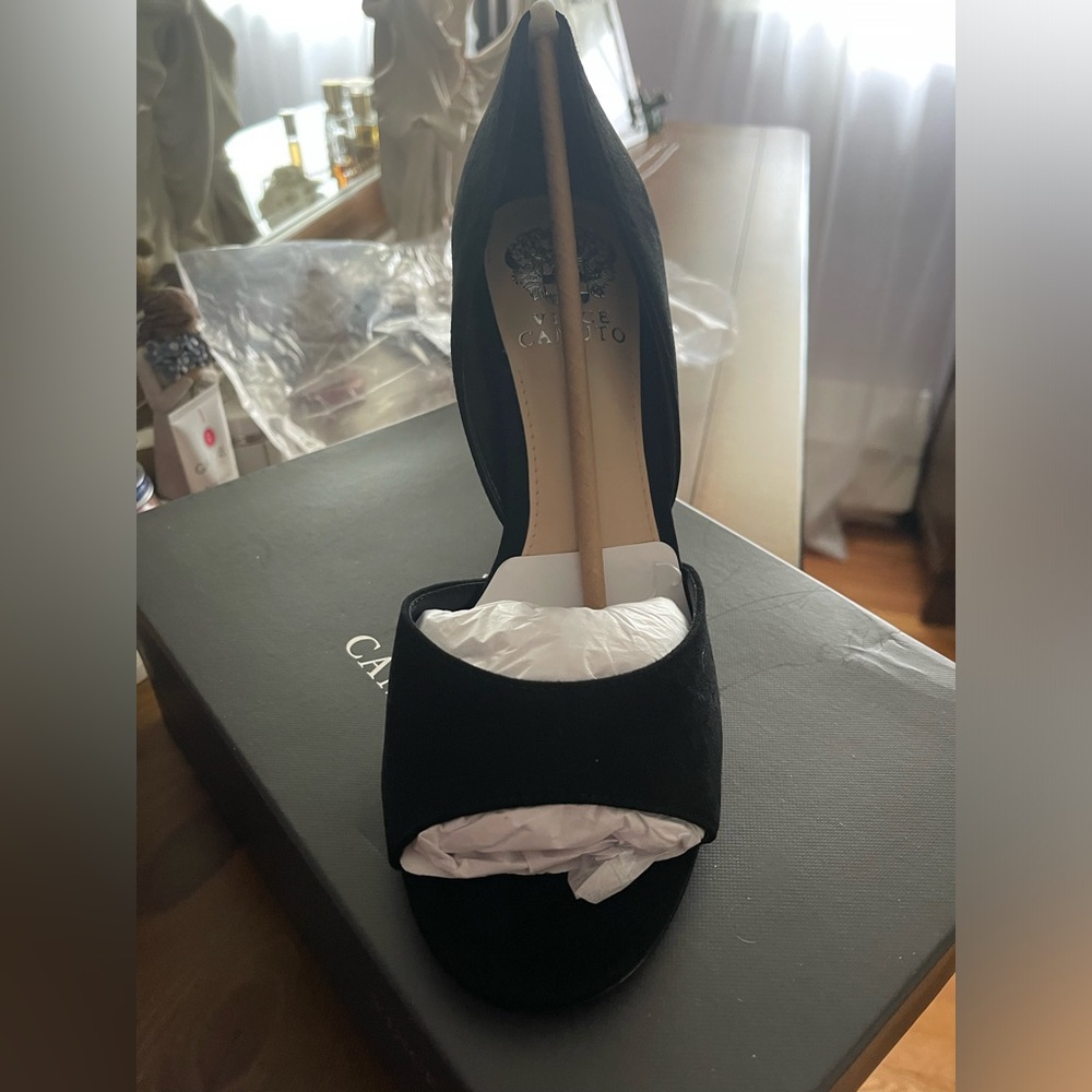 Vince Camuto Aliandry Size 9M Black True Suede